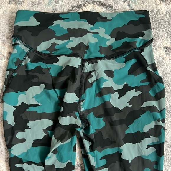 Lululemon Base Pace High-Rise Running Tight 25" - Picture 9 of 10